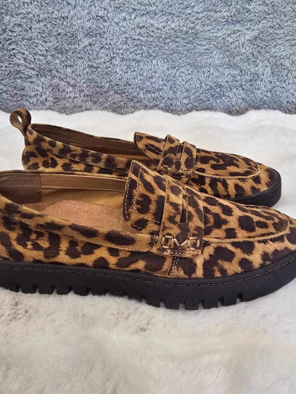 Vionic Uptown Loafer Tan Leopard Suede Women's Sizes NEW Mature Comfort - Picture 9 of 16